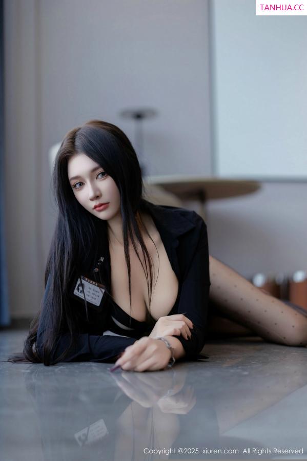 小娜比  [XiuRen]高清写真图 2025.03.05 No.9969 娜比 黑丝美腿第61张图片